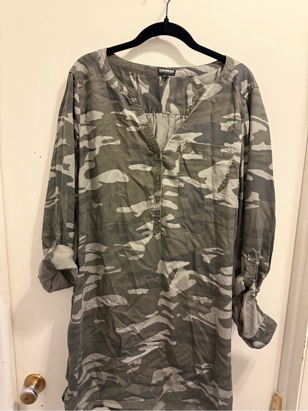Express Men's Camo Henley Tunic - Olive & Light Gray